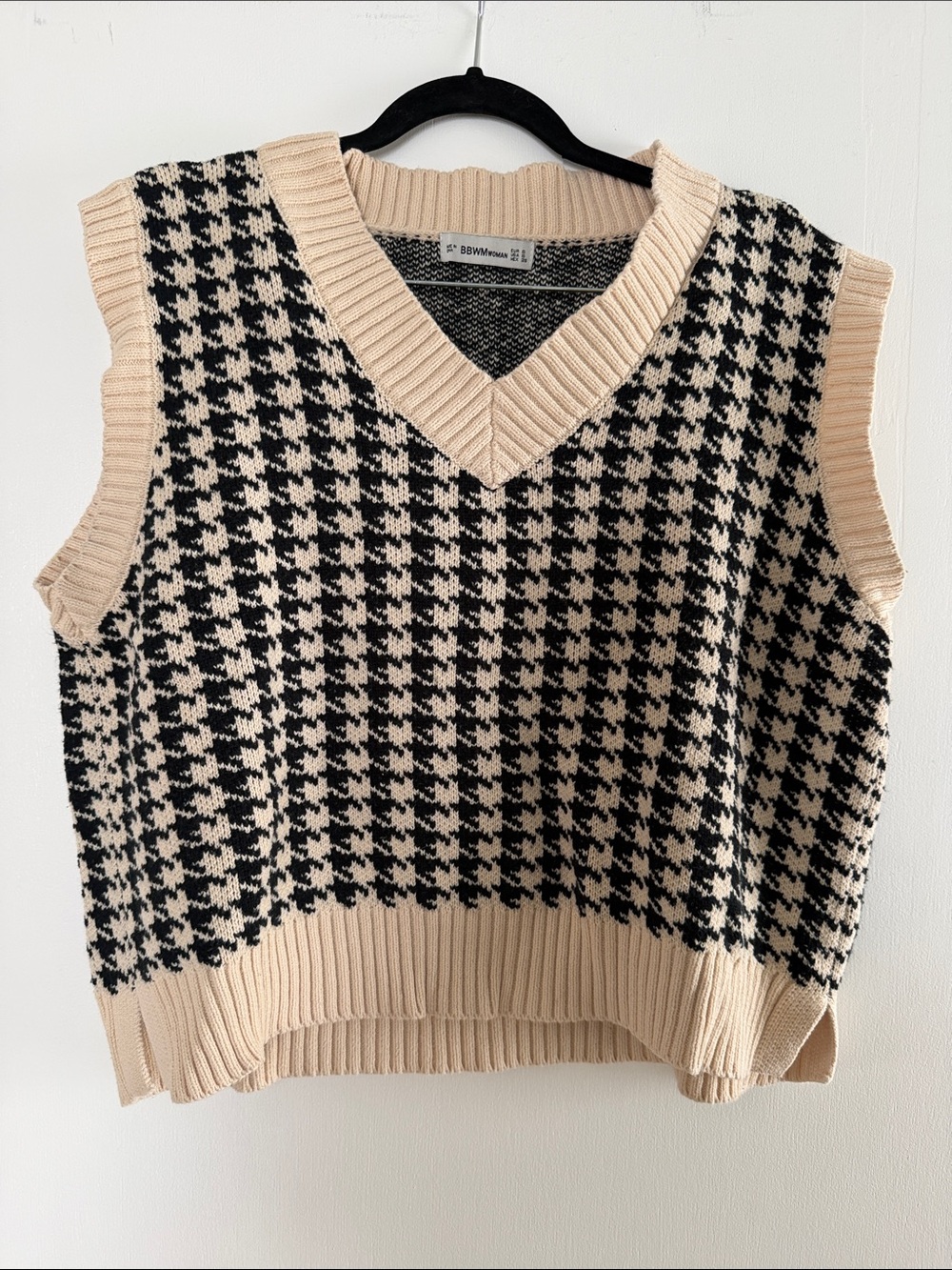 Beige & Black Houndstooth V-Neck Sweater Vest